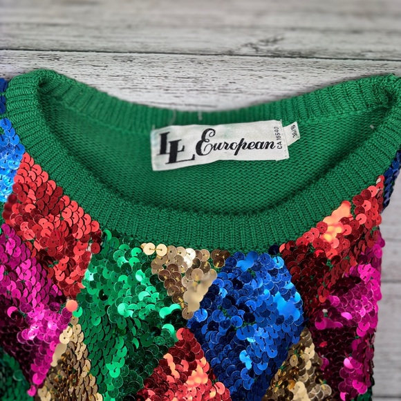 The showstopper! The shimmer! And she has removable shoulder pads. - Picture 4 of 4